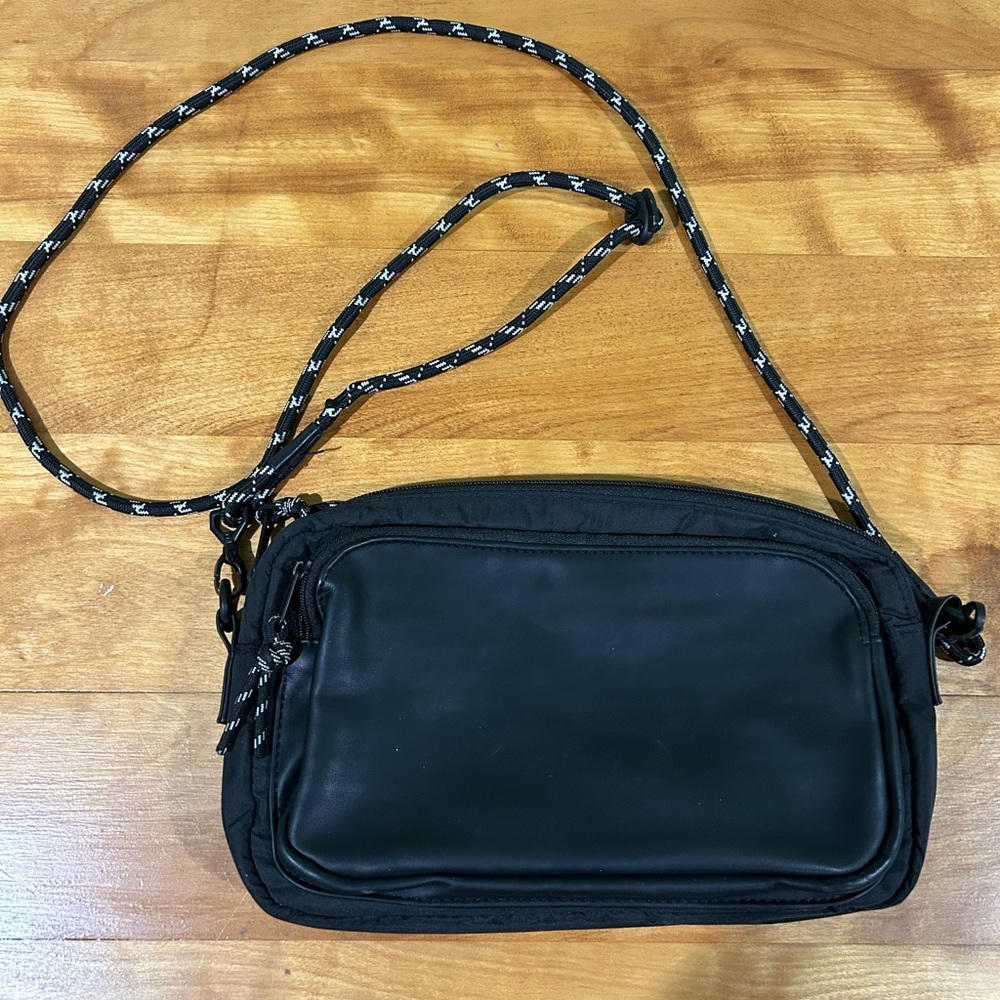 Thirty-One All Zipped Up Crossbody
